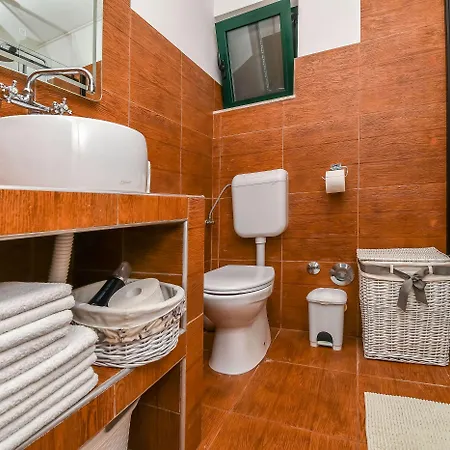 Sanja * Τρογκίρ